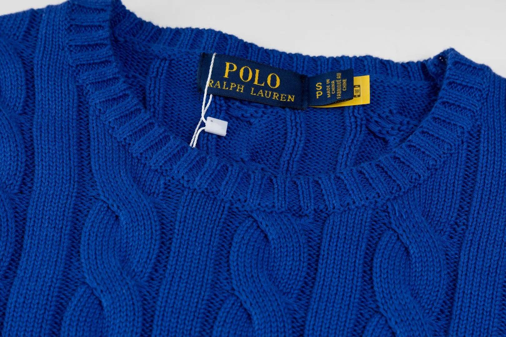 P220 #R91 RALPH LAUREN Ralph Lauren fourteen colors classic small label embroidery round neck pullover cable cardigan sweater men's top, high-density LOGO embroidery on the chest, original customization of tag accessories. Made of pure cotton yarn, pure cotton is skin-friendly and comfortable, small label war horse embroidered twist button round neck sweater 🐎 high quality, follow the blogger to learn how to wear it! Let’s buy a Ralph Lauren cable sweater. It’s a super hard-to-find series after it became popular. It’s hard to find one on the official website. It’s simple and practical to wear, with a lazy and loose feel. The thickened fabric has more texture, feels soft and delicate, and has a loose fit. Whether worn alone or layered, you can wear different styles of fashion with just one piece!   Size：XS S M L Sleeve length: 59/60/61/62/63